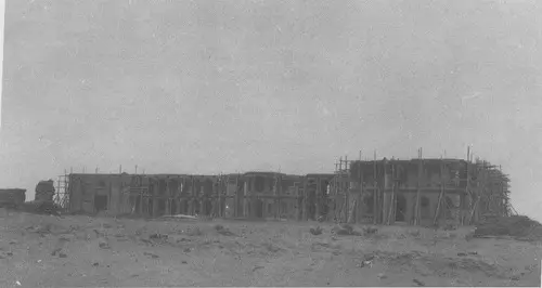 Gordon Memorial College under construction, wrapped in scaffolding, 1901